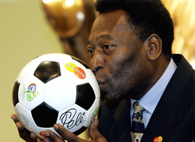 L’état de santé de Pelé empire, il est transféré en soins spécialisés