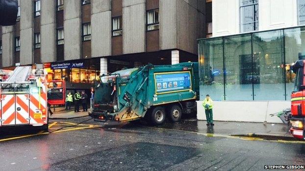 Ecosse: un camion poubelle fonce dans la foule à Glasgow, « plusieurs morts »