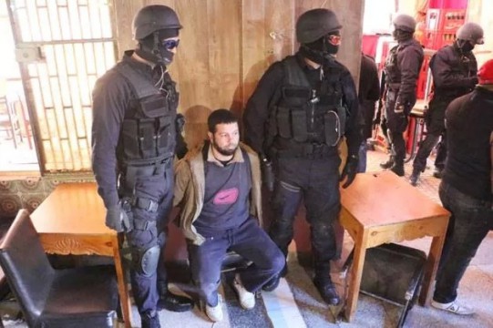PHOTO DU DJIHADISTE ALGÉRIEN ARRÊTÉ DANS UN CAFÉ D’OUJDA