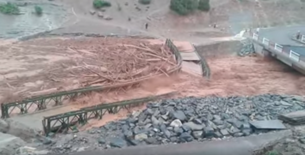 INONDATIONS : UN PONT S&rsquo;EFFONDRE EN UN CLIN D&rsquo;ŒIL PRÈS D&rsquo;AZILAL…