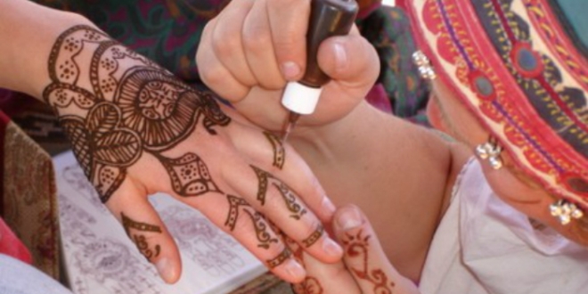 Agadir: La terrible mésaventure d’une Britannique avec le tatouage au Henné