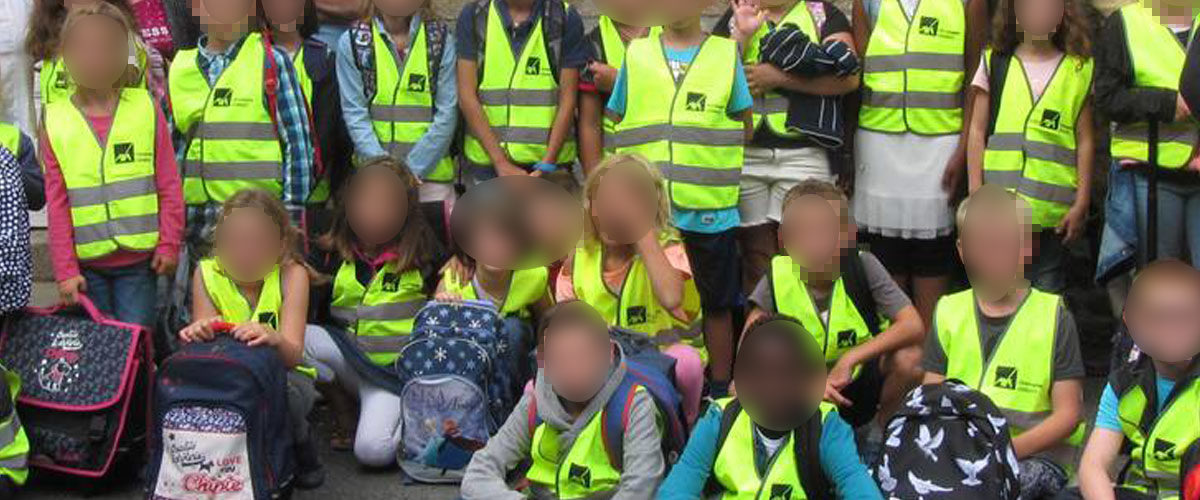 Des enfants Gilets Jaunes bloquent leur école et exigent une exonération des devoirs et leçons